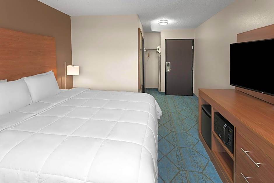 Baymont by Wyndham Oshkosh Airport