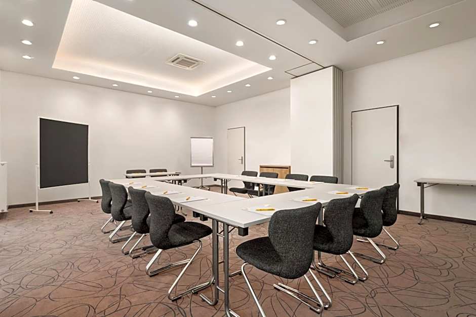 Super 8 by Wyndham Munich City North