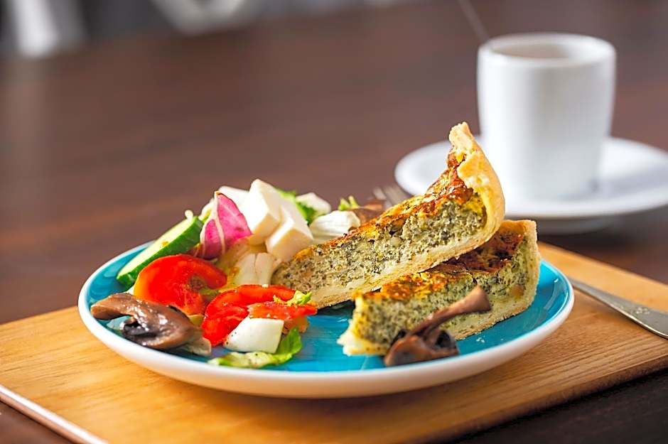 New Era Hotel Old Town - Covered paid parking within 10 minutes walk