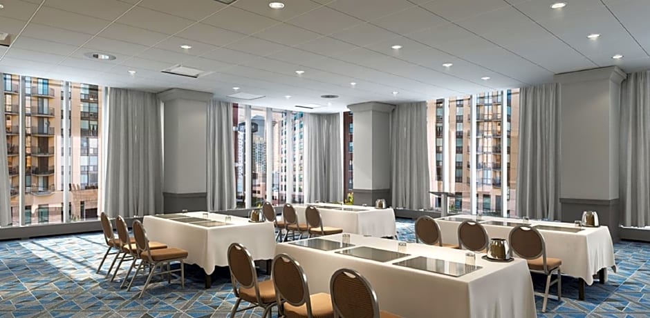 The Marquette Hotel, Curio Collection by Hilton