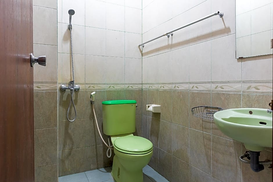 Super OYO 1682 Greenia Hotel