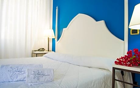 Classic Triple Room with Garden View