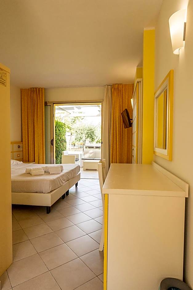 Hotel Baia Di Trainiti