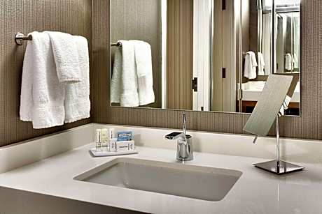 Room, 1 King Bed (Mobility Accessible, Tub)