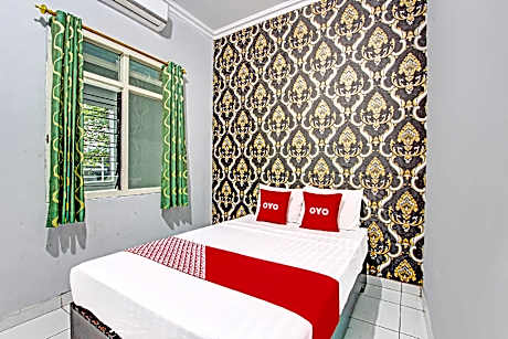OYO 92287 Hotel Aji Mantoro