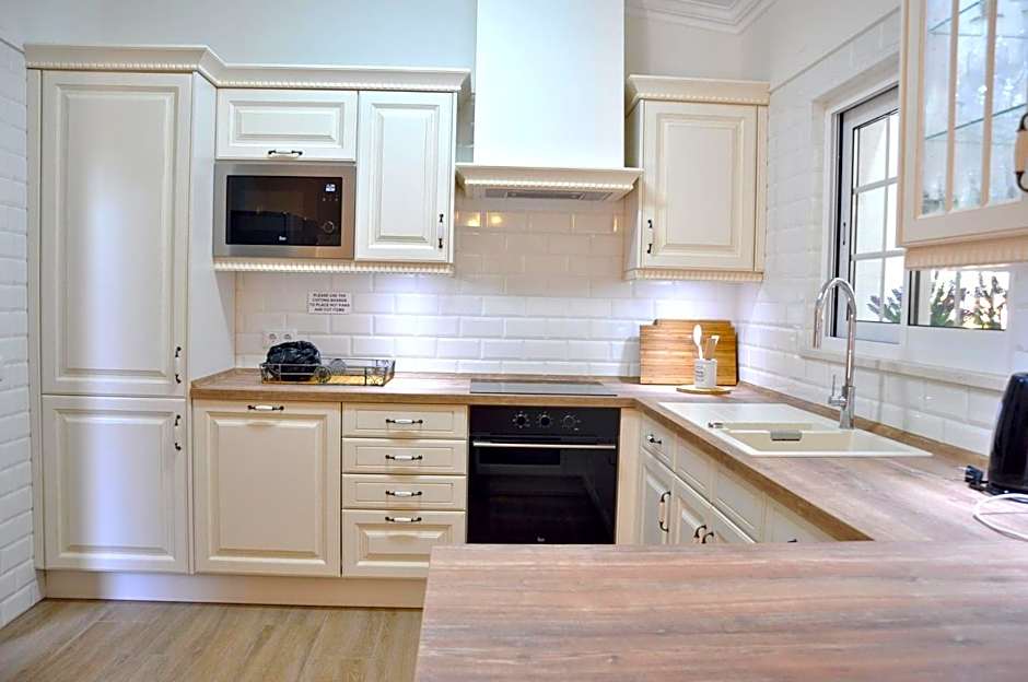 Fantastic for Family Gatherings, Optional Pool Heating, Free Air Con Wifi