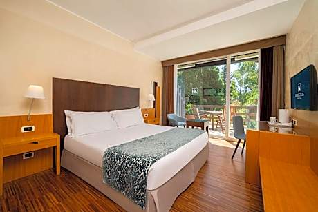 Double Room with Balcony and Partial Sea View