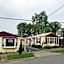 Hills Motel & Marina