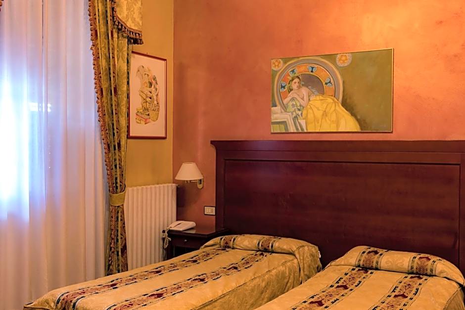 Hotel Joli