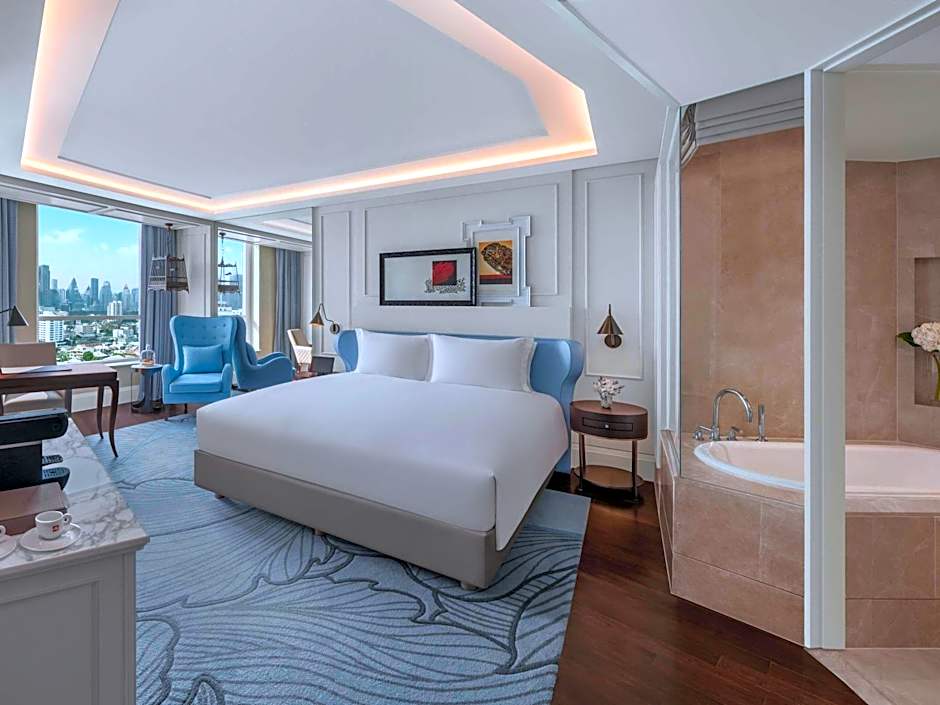 Photo 1 of 4 of Club Luxury 1 King Bed