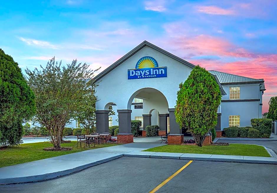 Days Inn by Wyndham Lincoln
