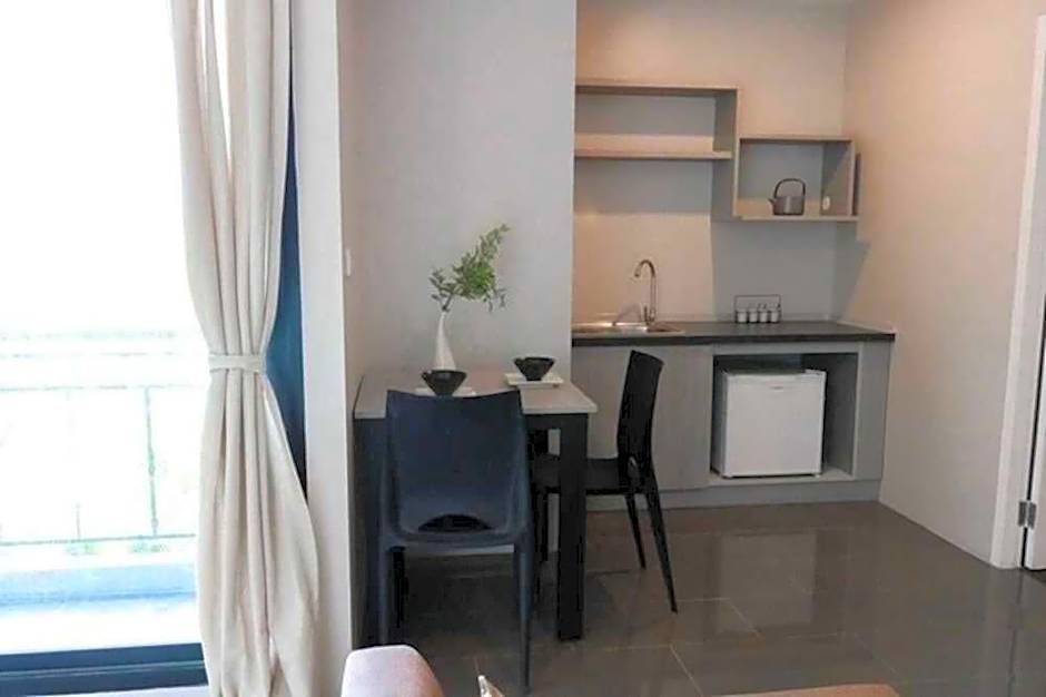 RQ Bangkok Sukhumvit 107 by Collection O