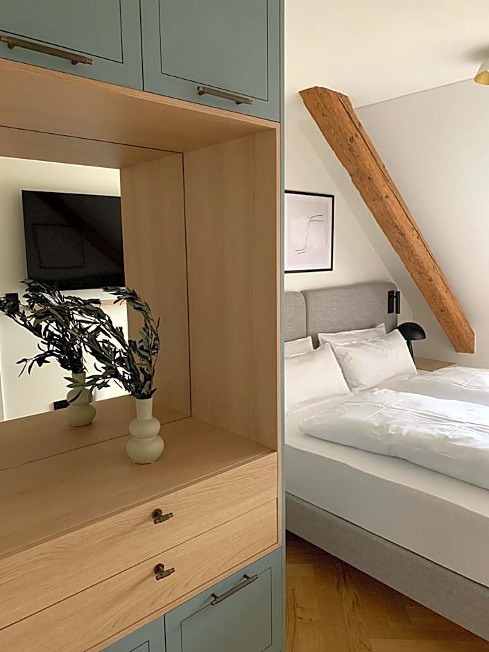 Bob W Munich Airport - Peterhof