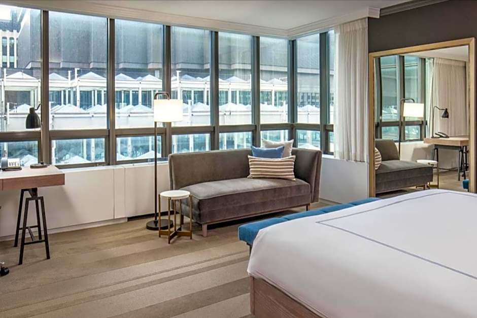 The Marquette Hotel, Curio Collection by Hilton