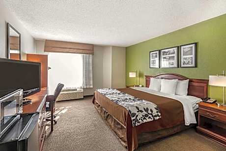 King Room - Non Smoking, Poolside
