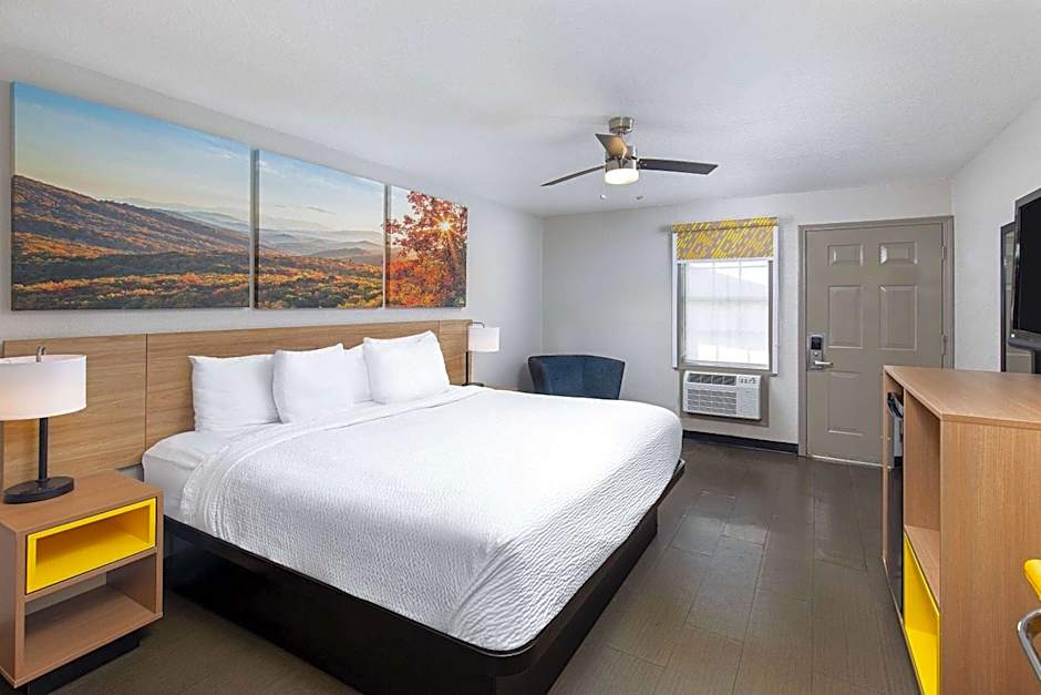 Days Inn by Wyndham Holladay