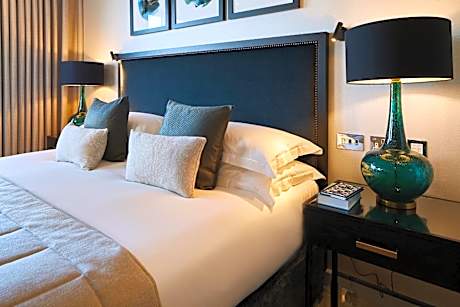 Superior One Bedroom Apartment No Cloakroom