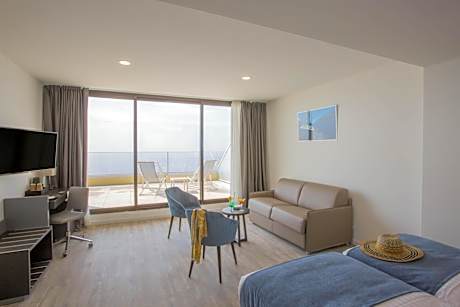 Family Room with Sea View