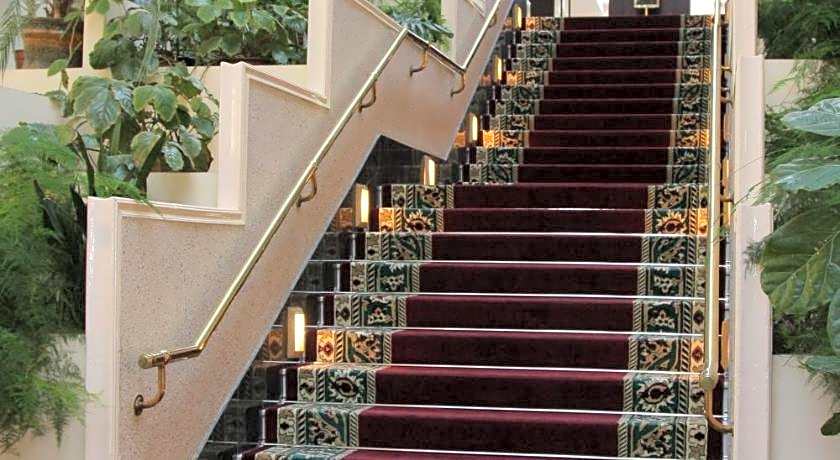 Le Grande Plaza Hotel