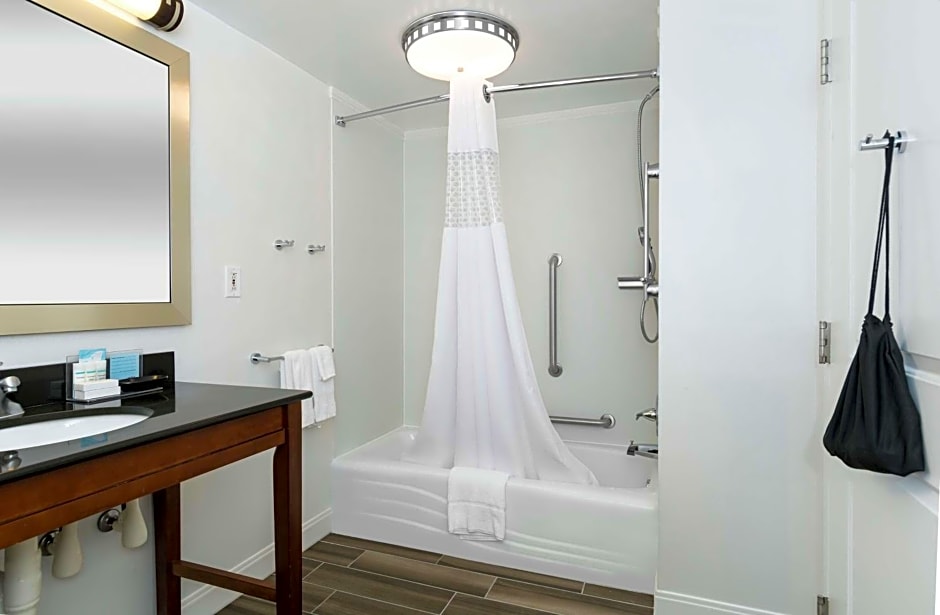 Hampton Inn & Suites Raleigh Cary Lenovo Center
