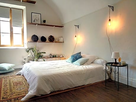 King-Prestige-Salle de bain privée séparée-Vue sur la cour-chambre romance