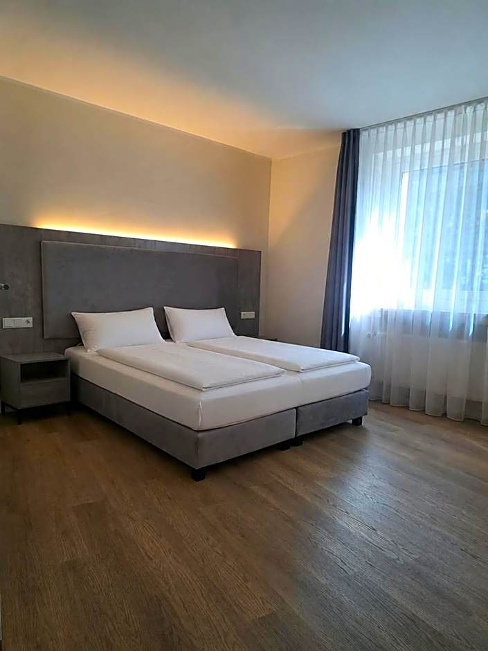 Diamonds Hotel