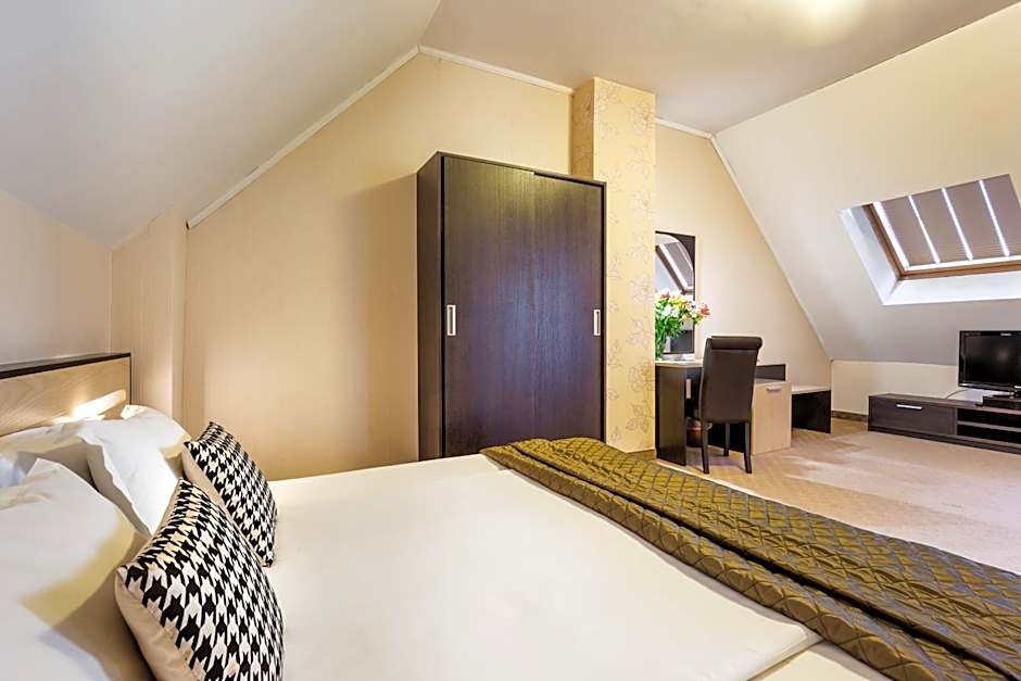 Photo 1 of 4 of Family Suite