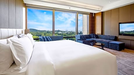 1 King Bed Premium Langshan River Vw