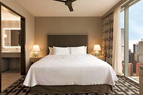 1 King Mobilty/Hearing Access Tub Studio Nosmk