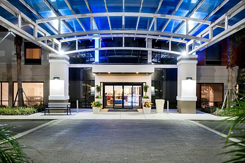 Holiday Inn Express & Suites Lakeland South