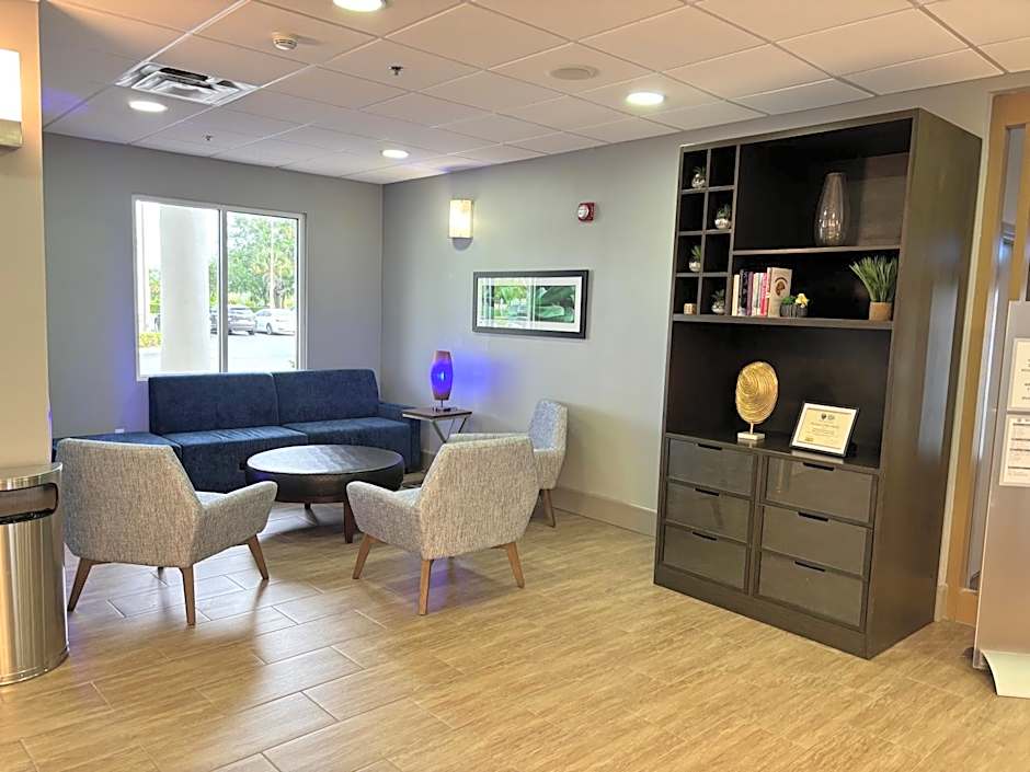 Holiday Inn Express & Suites Cocoa by IHG