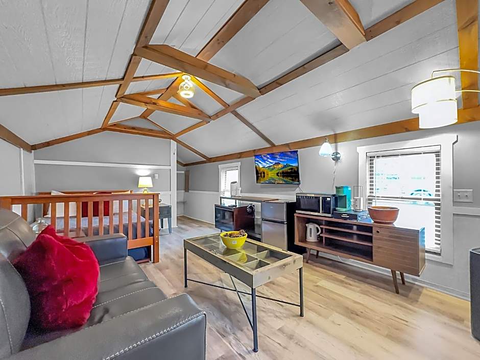 Timberline Lodge, Downtown Ellicottville - Near Ski Resort