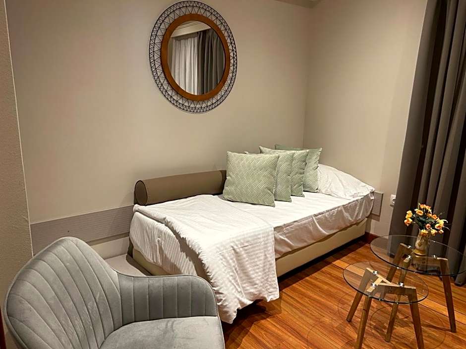 Anemoni Piraeus Hotel