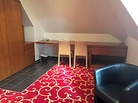 Quadruple Room (Double Bed + Sofa Bed)