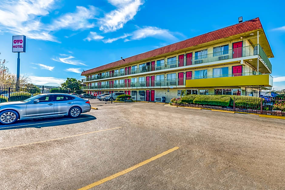 OYO Hotel Houston Southwest I-69