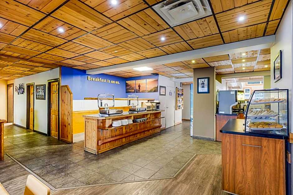 Days Inn by Wyndham Golden