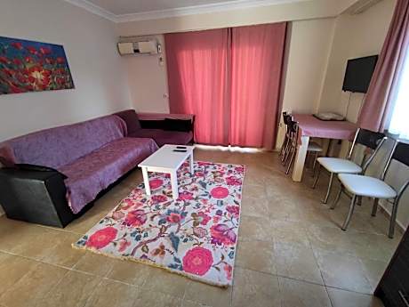 Apartment with Pool View