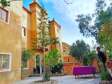 Family Room with Garden View
