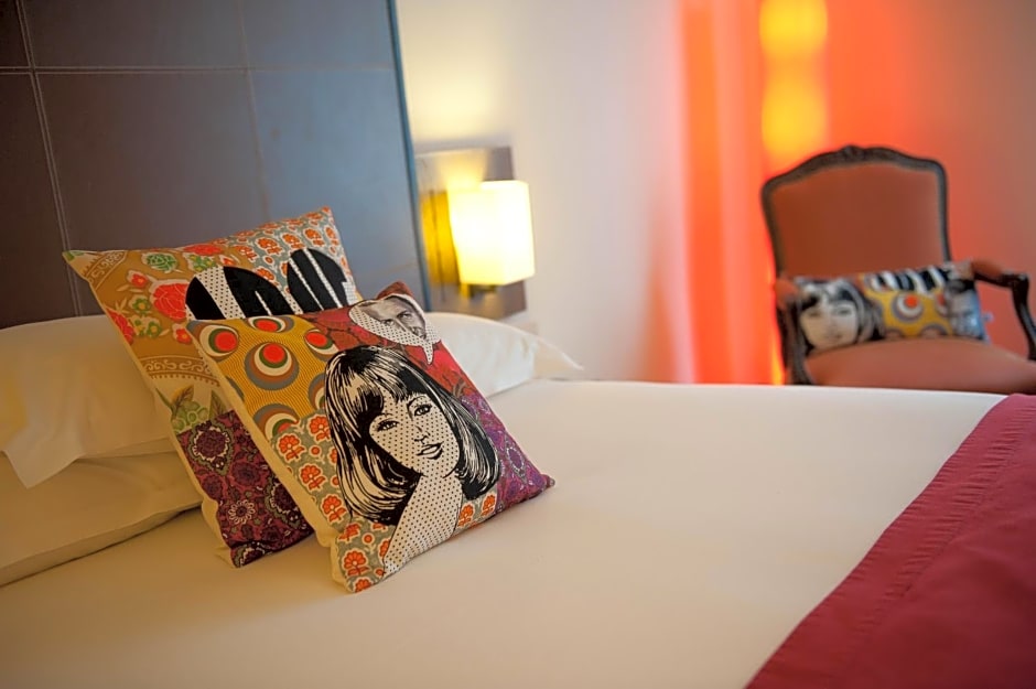 Westside Arc De Triomphe Hotel
