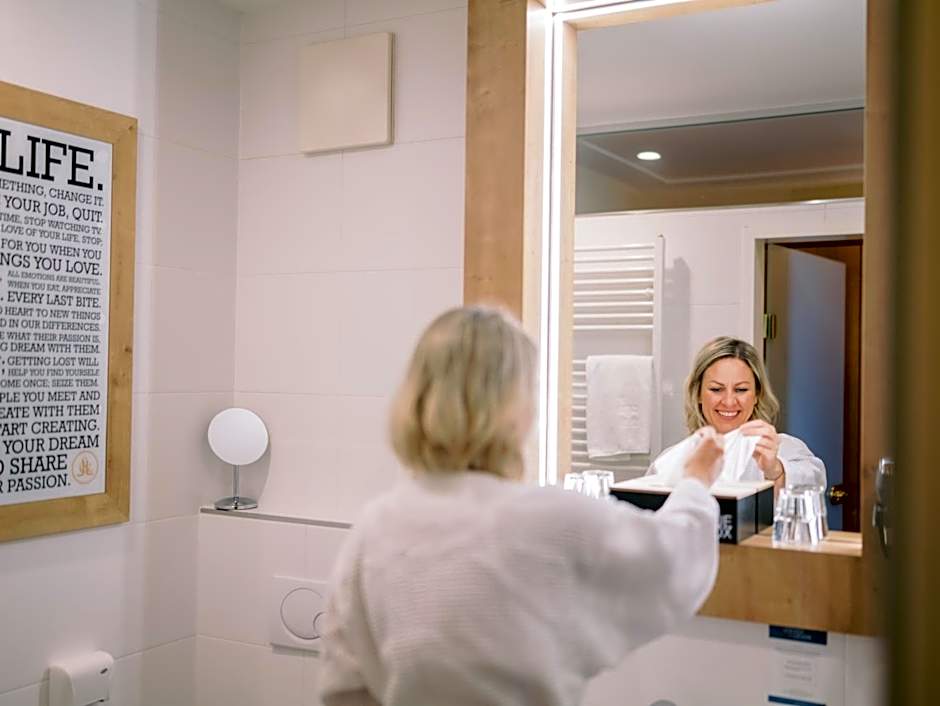 Hotel Locker & Legere