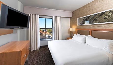 Standard King Room - Communications Accessible