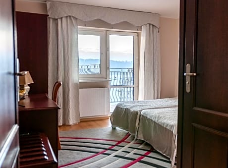 Twin Room with Balcony and Lake View