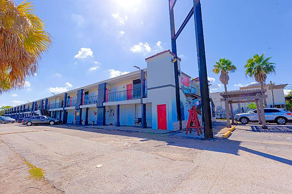 OYO Hotel Houston, TX near Medical Center NRG Stadium