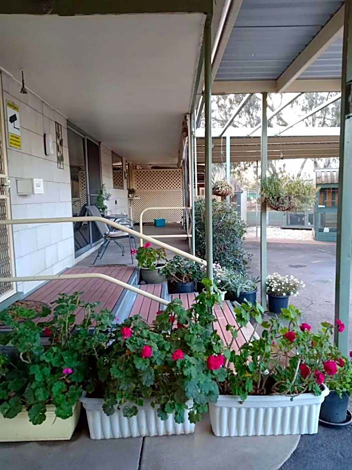 Donald Riverside Motel