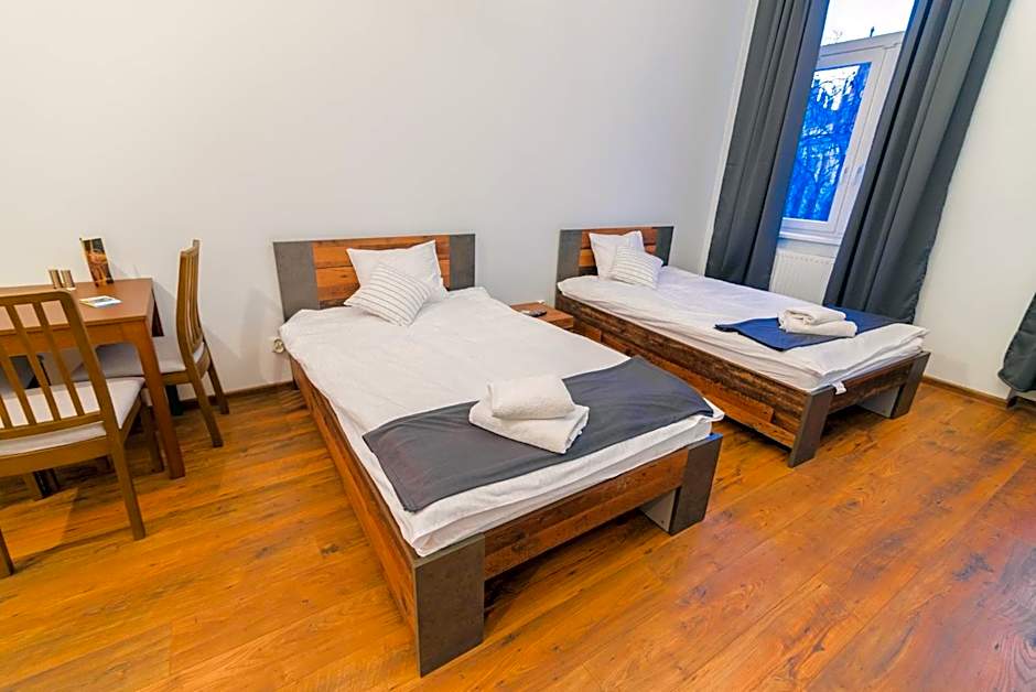 Oak Tree Old Town Apartments