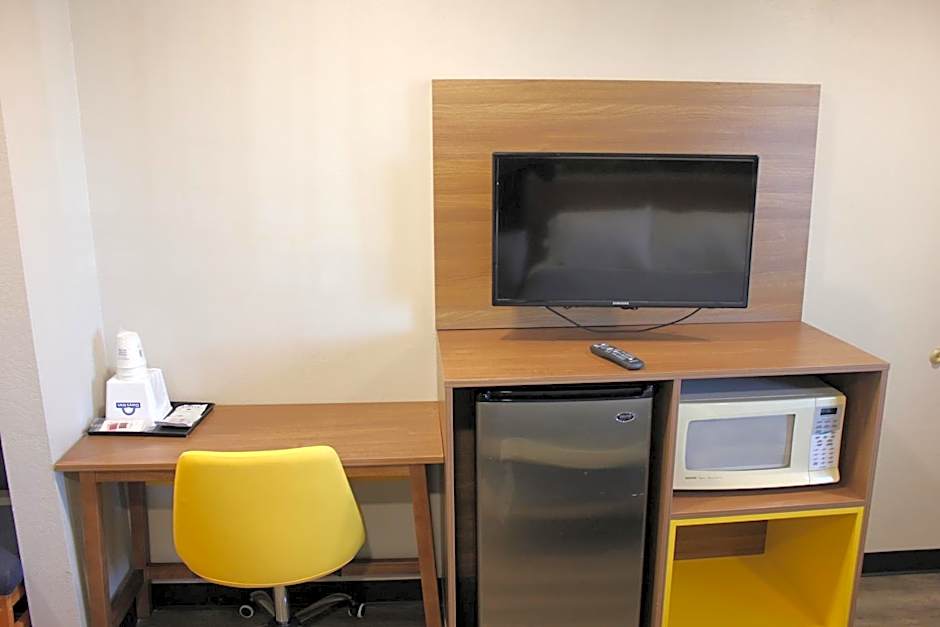 Days Inn by Wyndham Barstow