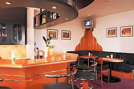 Family Room (Connecting Door)