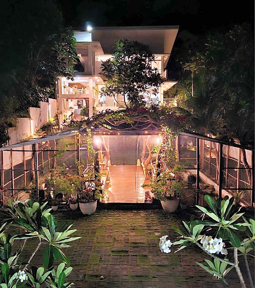 A T Beach Resort Queen Room