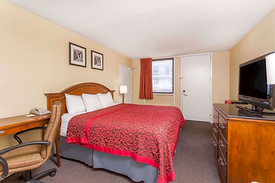 Days Inn by Wyndham College Park Airport Best Road