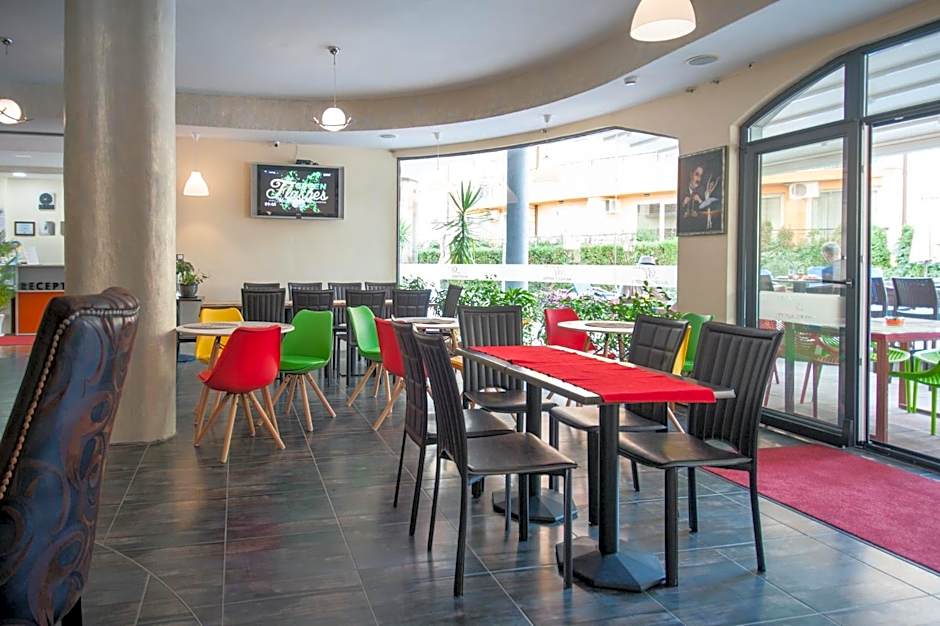 Mariner's Hotel - Self Catering - Adults Only